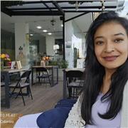 Profesora de artes audiovisuales imparte clases a niños de todas las edades